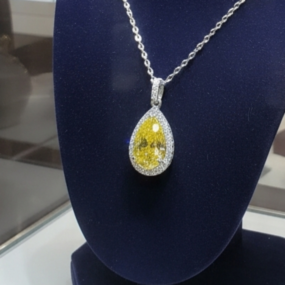 Elegant Vintage Citrine Teardrop Pendant Necklace